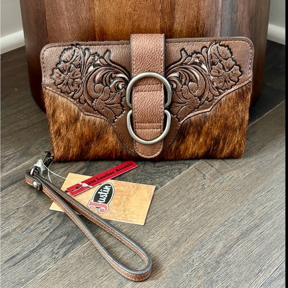 Justin Boots Wristlet/Wallet,Hair hide,bone inlay,magnetic close,genuine leather - Picture 1 of 11